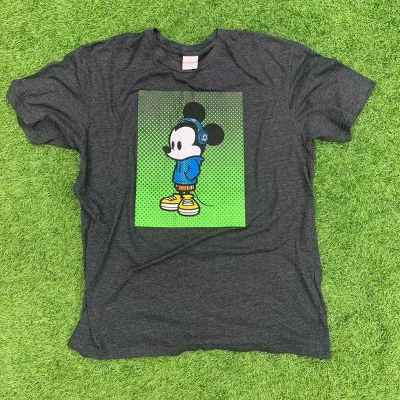 Disney WonderGround Gallery Mens T-Shirt Size Large Front Print Mickey Mouse. - Picture 1 of 4